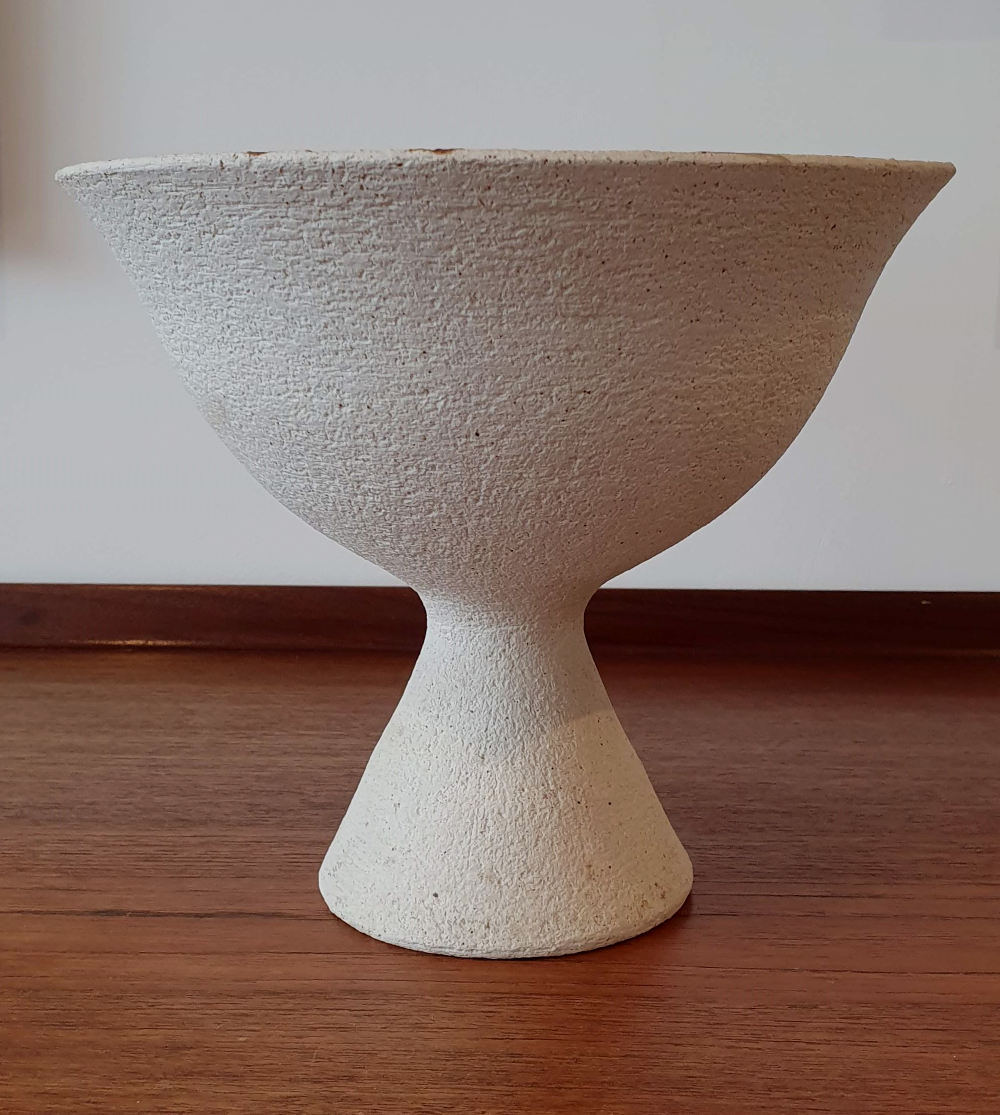 Waistel Cooper (1921-2003) - Bell form Bowl on a Pedestal base, stoneware, 1970s.