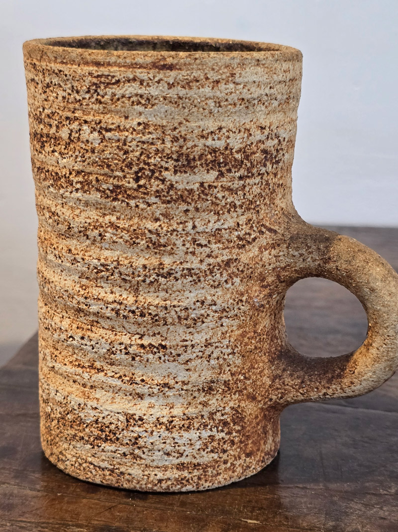 Waistel Cooper (1921-2003) - Rough textured mug, stoneware